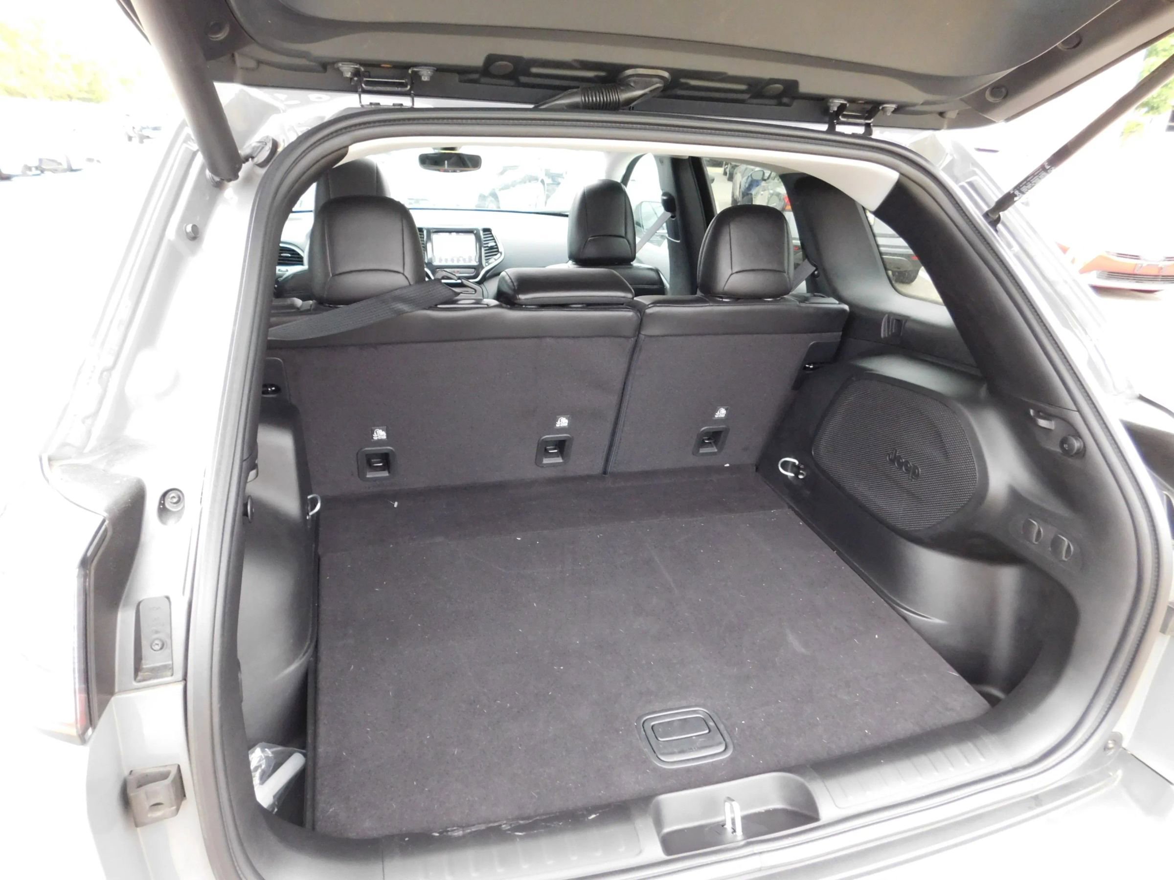 Used 2019 Jeep Cherokee Limited AWD/4WD image 7