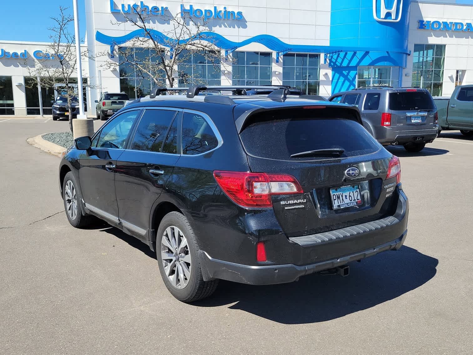 Used 2017 Subaru Outback 2.5i Touring AWD/4WD image 4