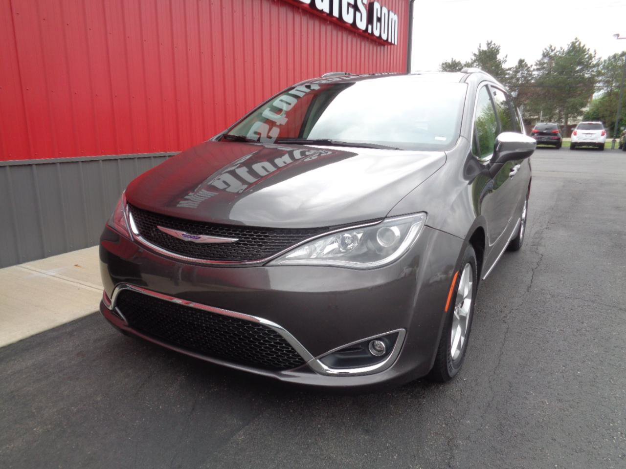 Used 2019 Chrysler Pacifica Limited FWD image 1