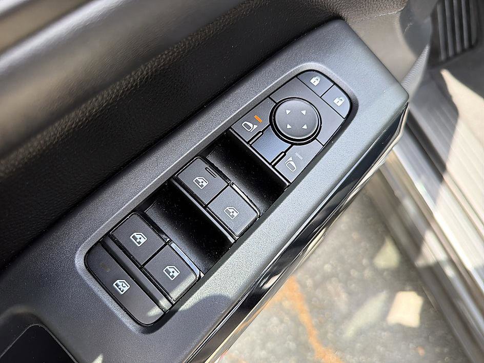 Used 2024 Nissan Pathfinder S AWD/4WD image 10