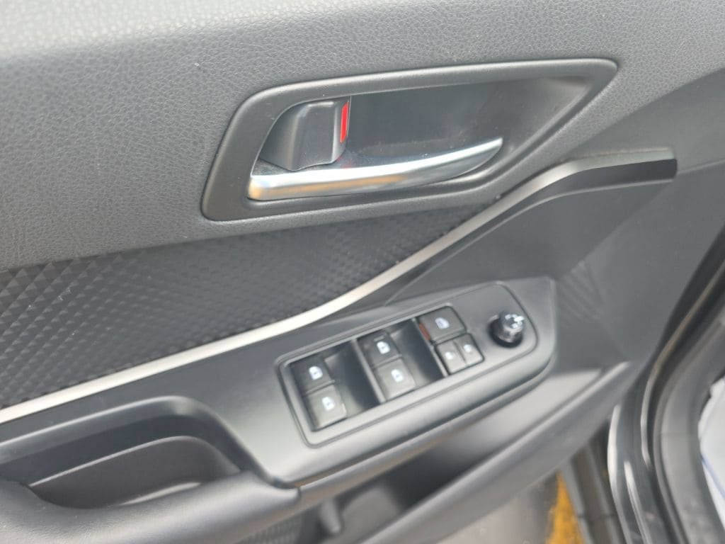 Used 2019 Toyota C-HR LE FWD image 13