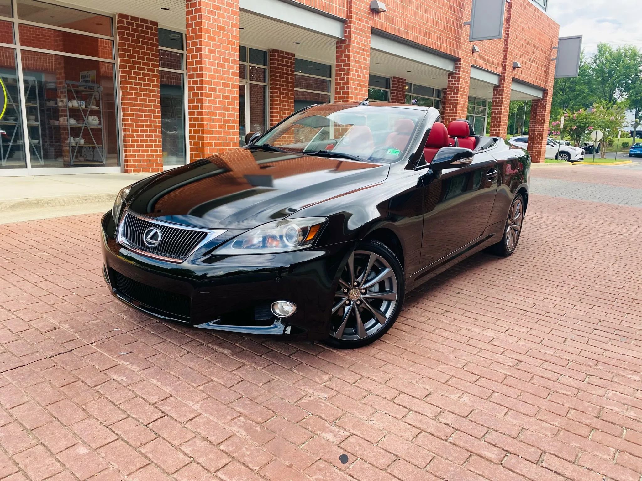 Used 2015 Lexus IS 250C w/ Luxury Package RWD image 3