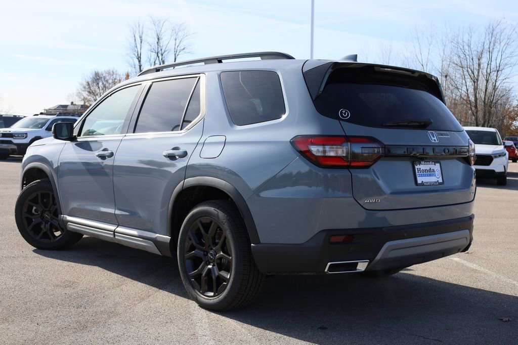New 2025 Honda Pilot Touring image 4