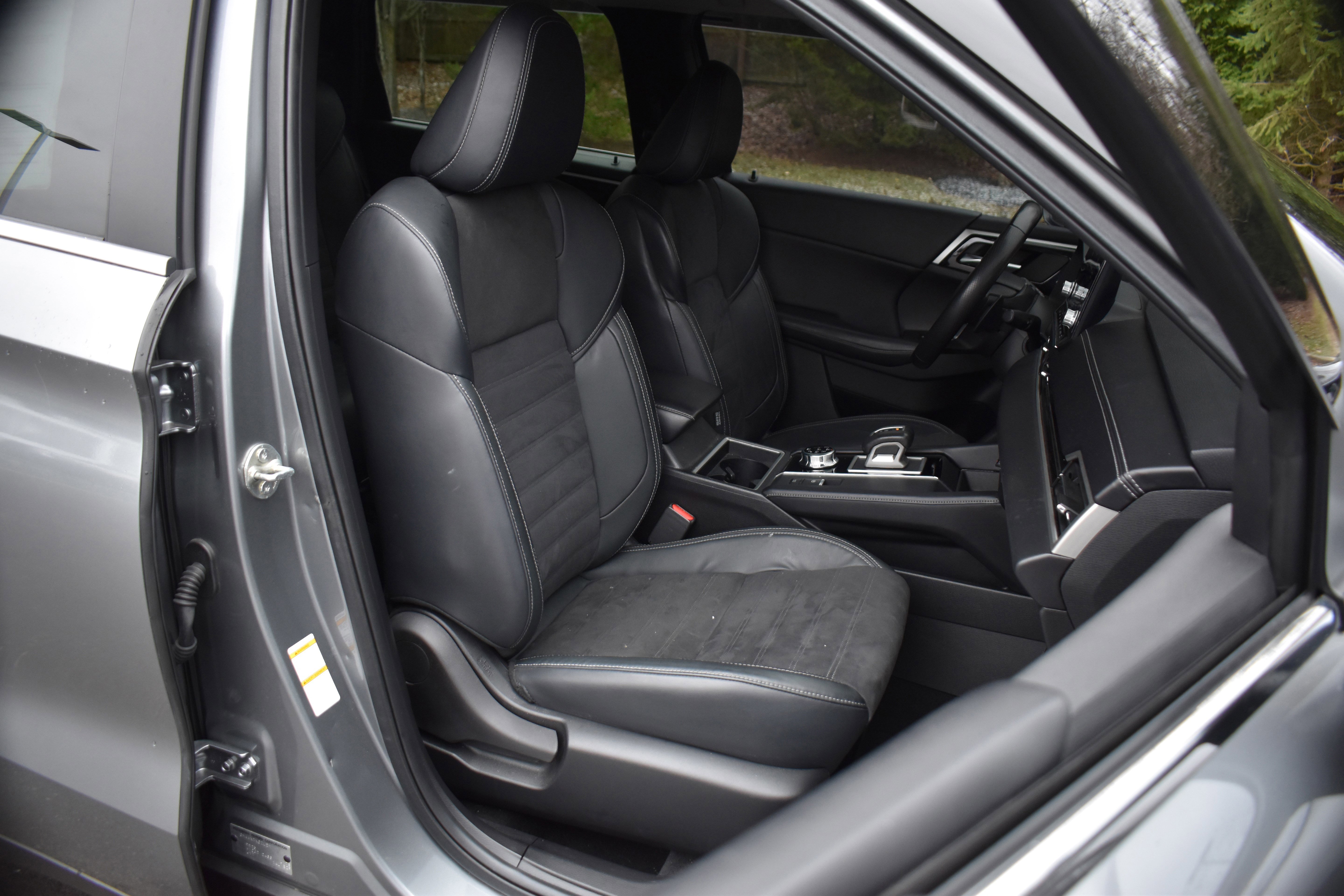 Used 2022 Mitsubishi Outlander SE image 28