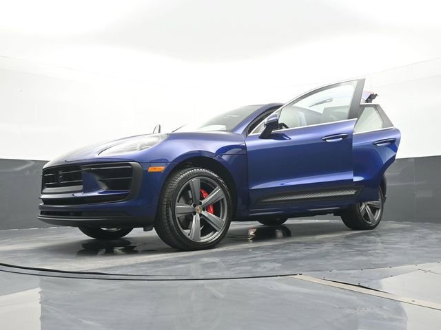 Certified 2025 Porsche Macan S image 31