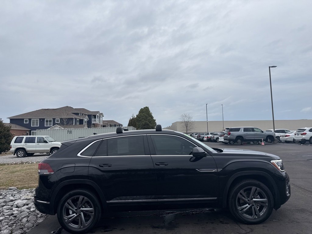 Used 2024 Volkswagen Atlas Cross Sport SEL R-Line image 6