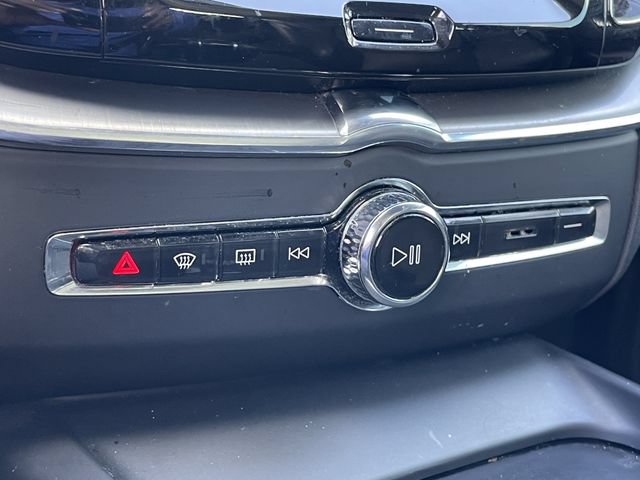 Used 2019 Volvo XC60 T5 Momentum w/ Protection Package Premier FWD image 19
