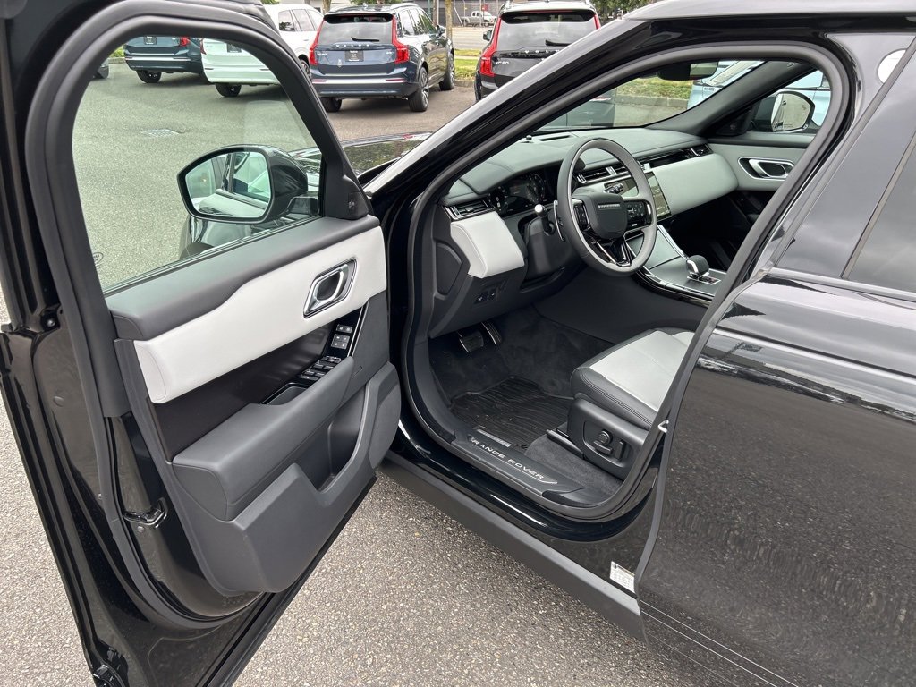 New 2026 Land Rover Range Rover Velar Dynamic SE image 10