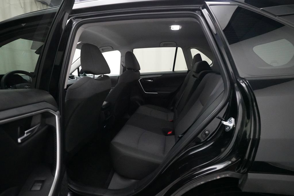 Used 2025 Toyota RAV4 XLE image 10