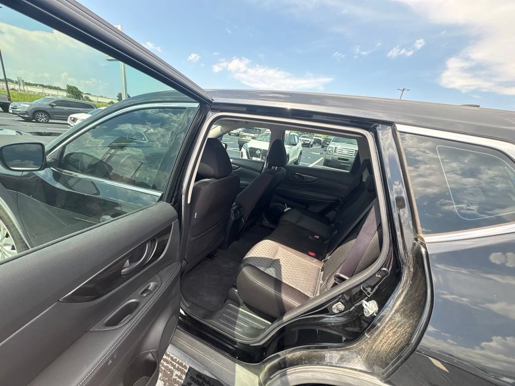 Used 2020 Nissan Rogue S FWD image 12