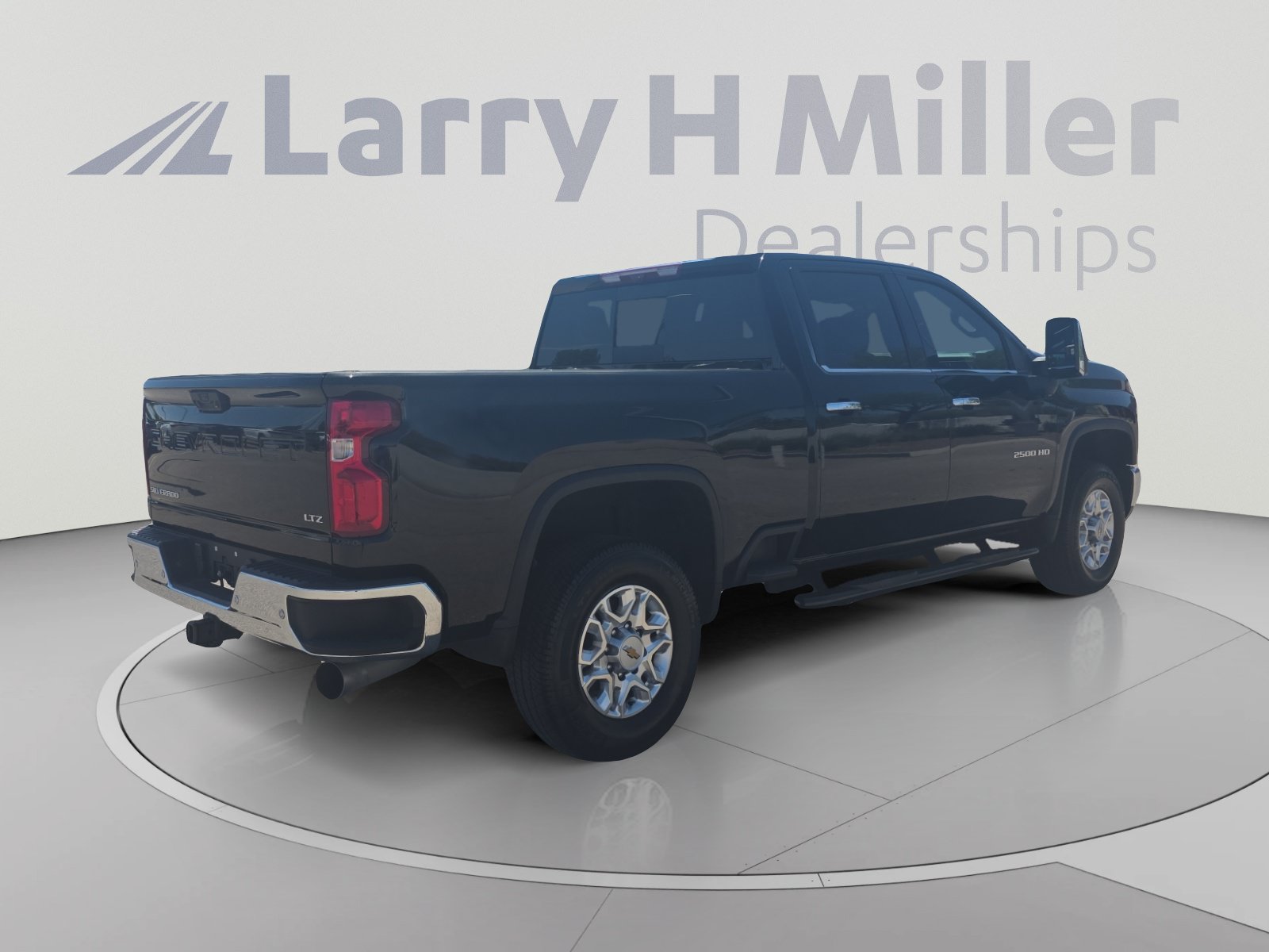 Used 2024 Chevrolet Silverado 2500 LTZ w/ LTZ Convenience Package AWD/4WD image 5