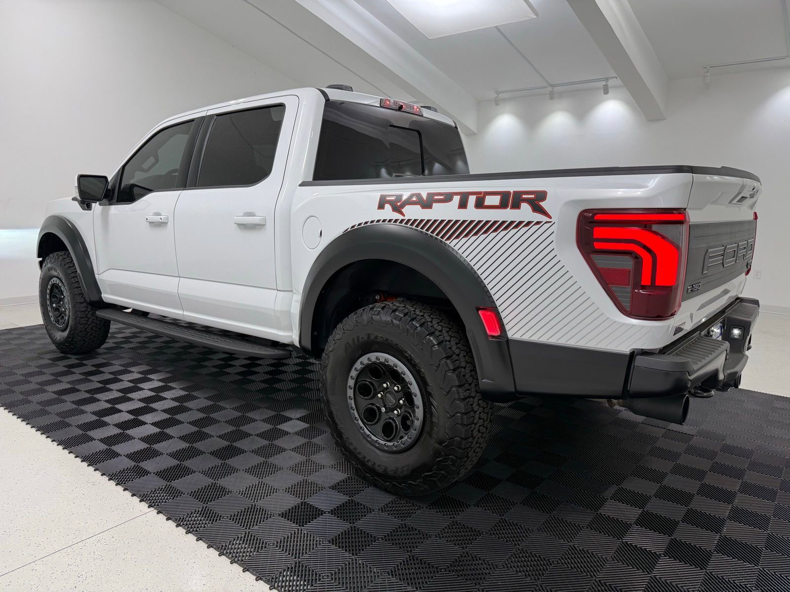 Used 2025 Ford F150 Raptor AWD/4WD image 5