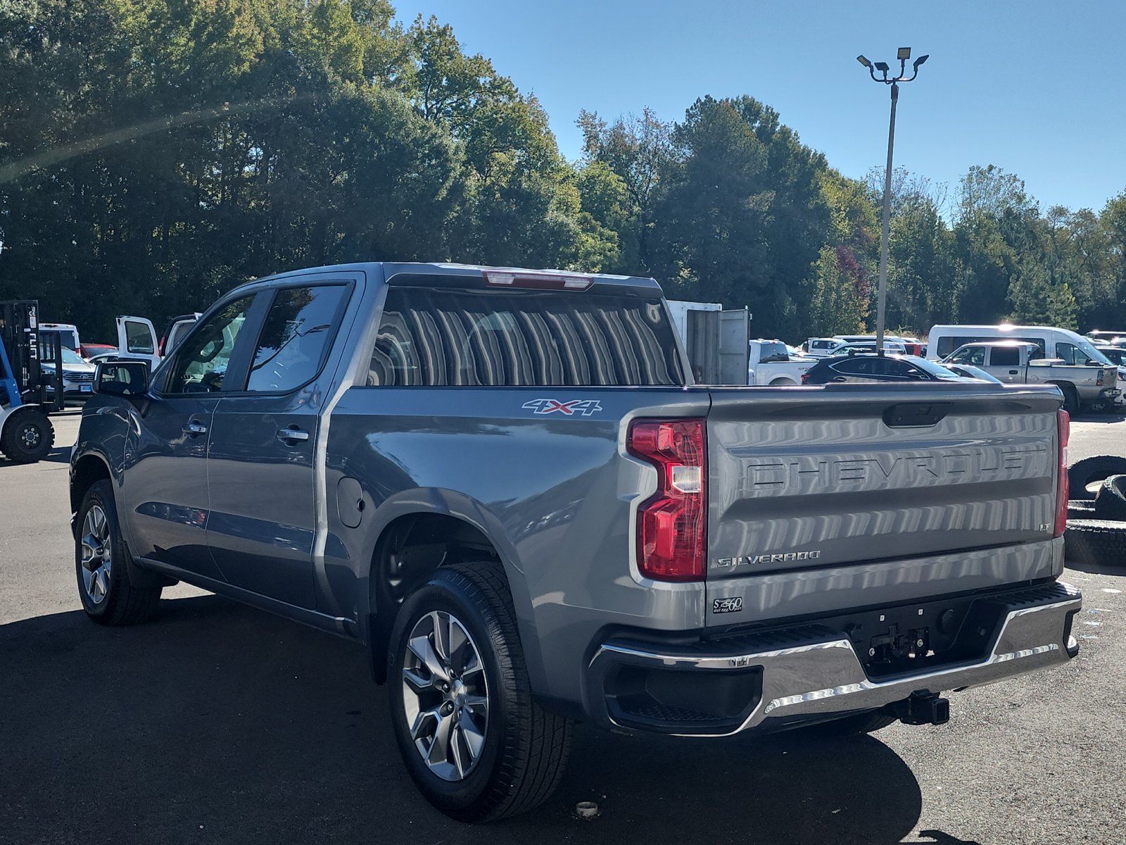 Used 2022 Chevrolet Silverado 1500 LT AWD/4WD image 3