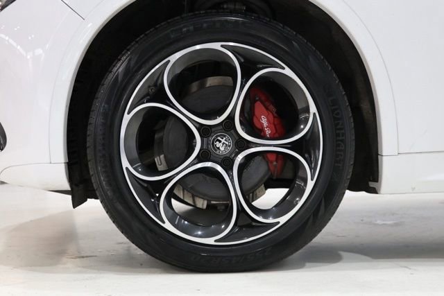 Used 2023 Alfa Romeo Stelvio Veloce AWD/4WD image 8