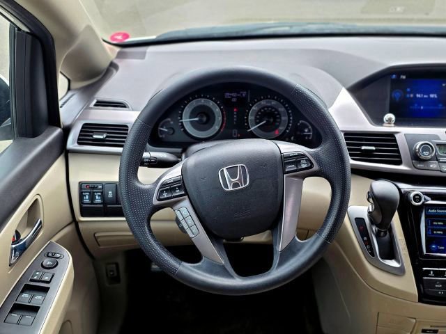 Used 2016 Honda Odyssey SE image 12