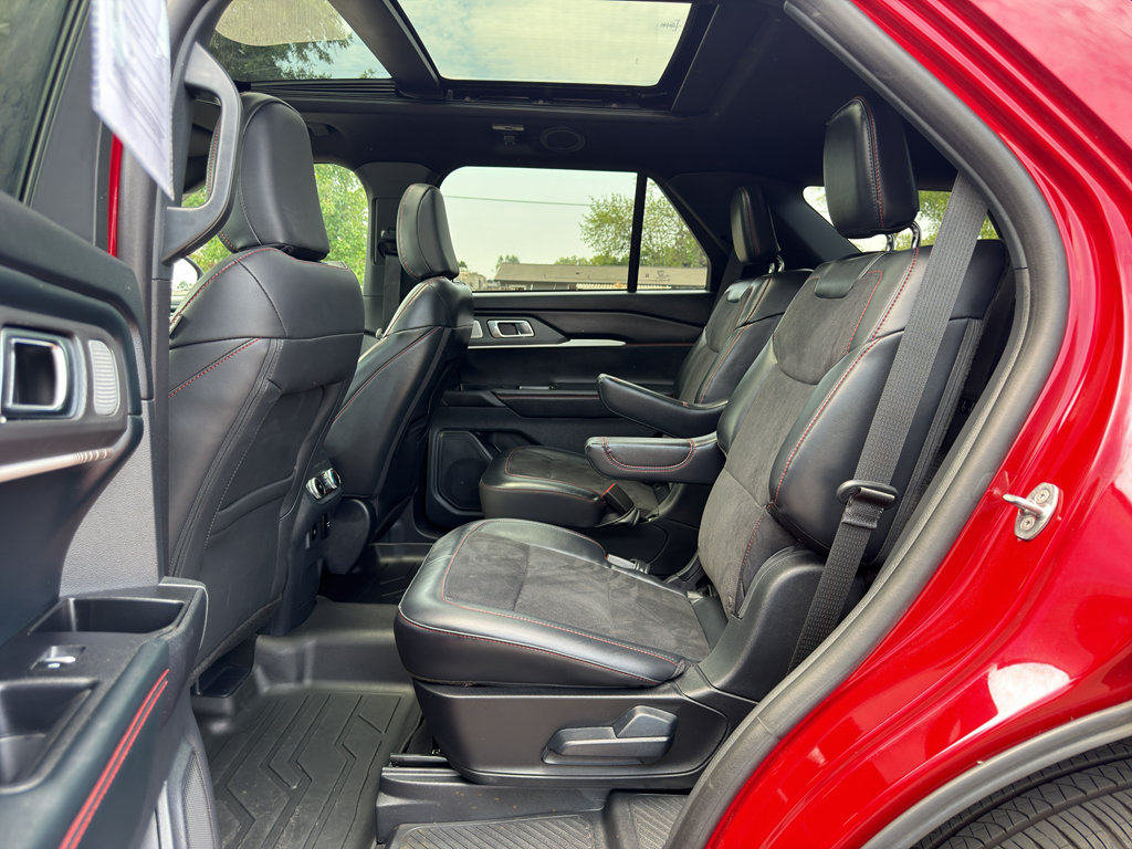 Used 2025 Ford Explorer ST w/ Sun And Sound Package AWD/4WD image 16