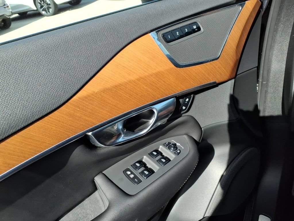 Certified 2023 Volvo XC90 B6 Core w/ Protection Package Premier AWD/4WD image 10