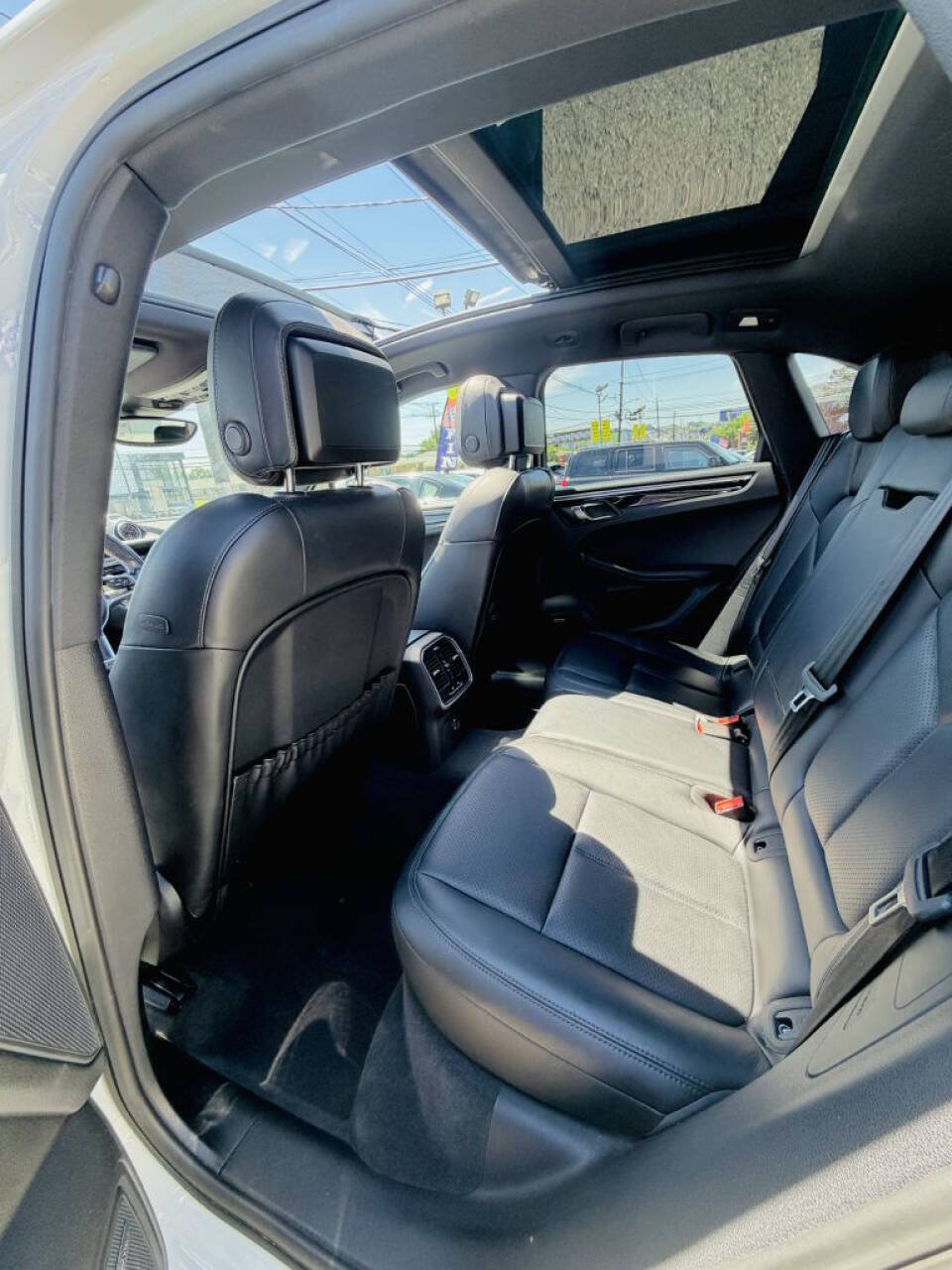 Used 2018 Porsche Macan S w/ Premium Package Plus AWD/4WD image 15