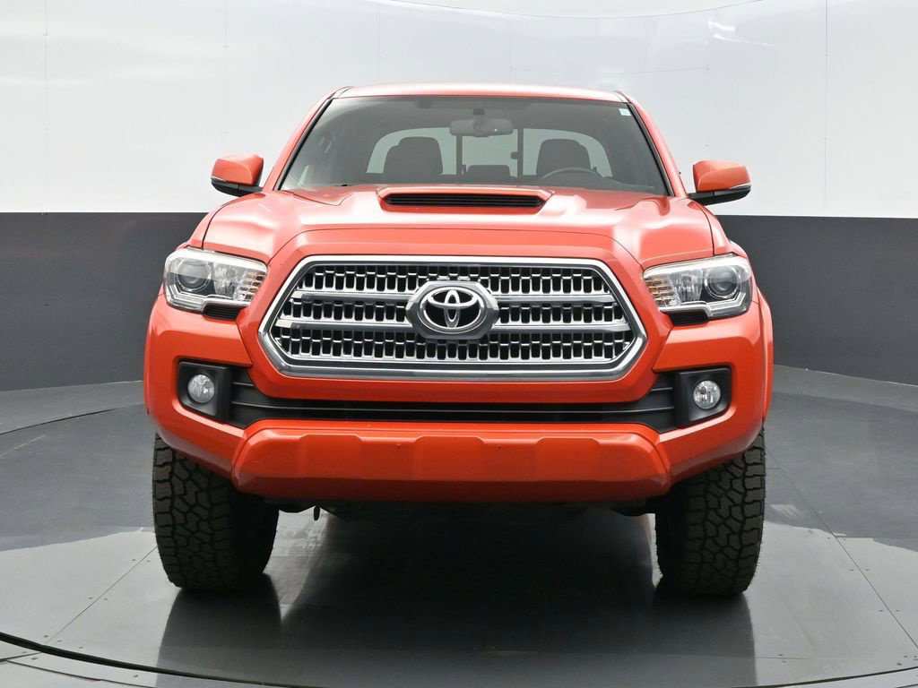 Used 2016 Toyota Tacoma TRD Sport w/ Towing Package AWD/4WD image 2