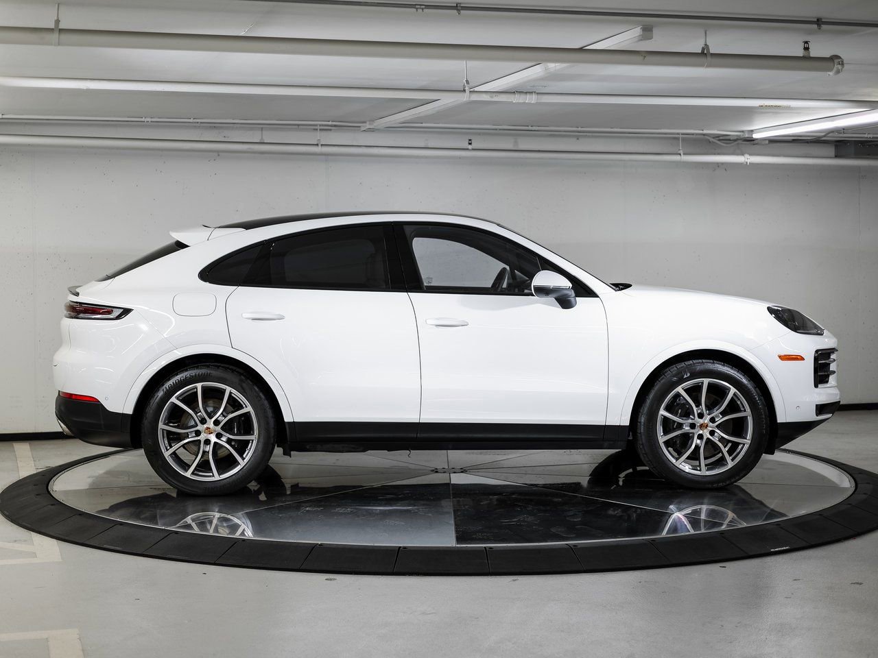 Certified 2025 Porsche Cayenne Coupe image 8