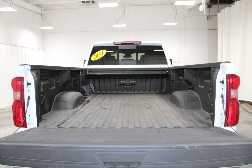 Used 2024 Chevrolet Silverado 3500 LT w/ Convenience Package image 18