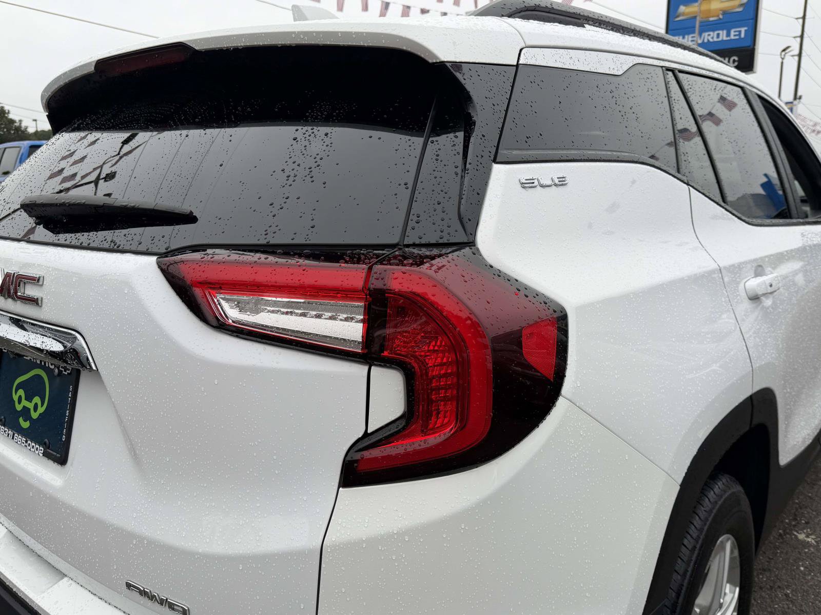 Used 2023 GMC Terrain SLE w/ Driver Convenience Package AWD/4WD image 6
