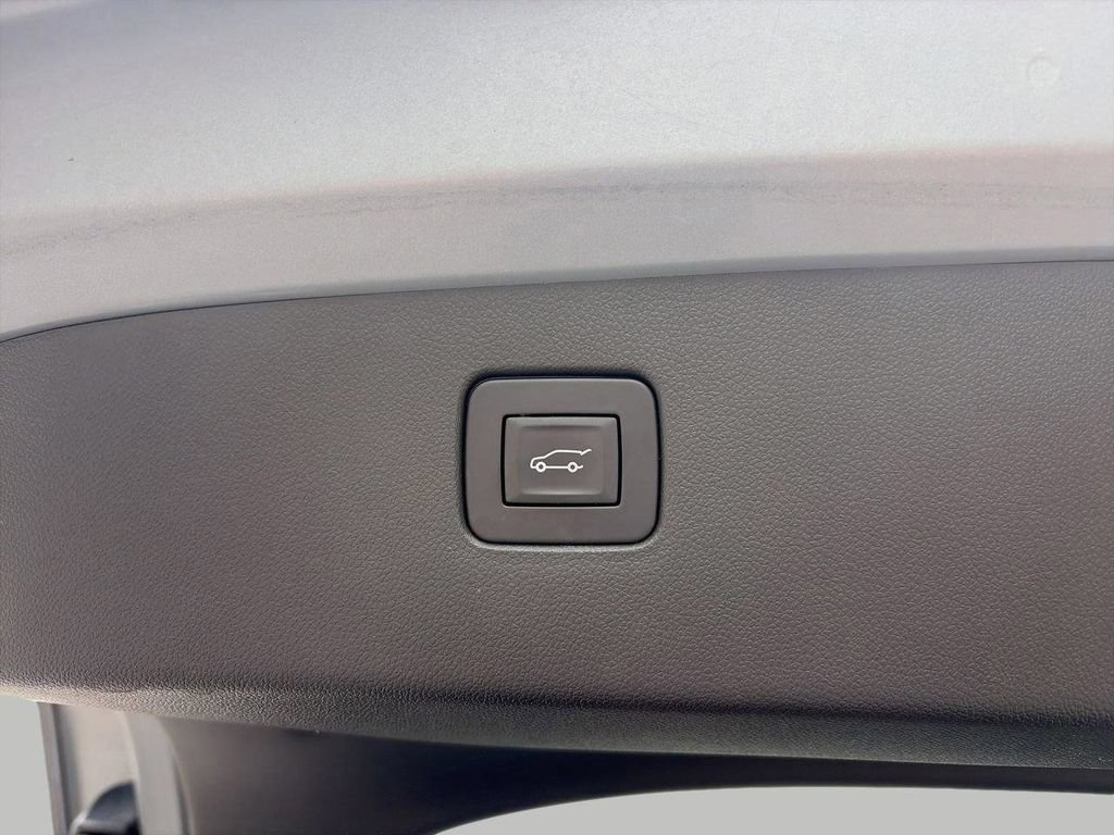 Used 2024 Buick Envista Sport Touring w/ Convenience I Package FWD image 8