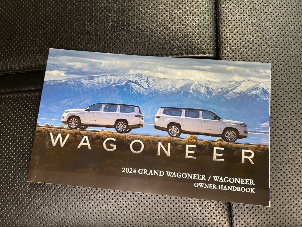 Used 2024 Jeep Wagoneer Series III AWD/4WD image 36