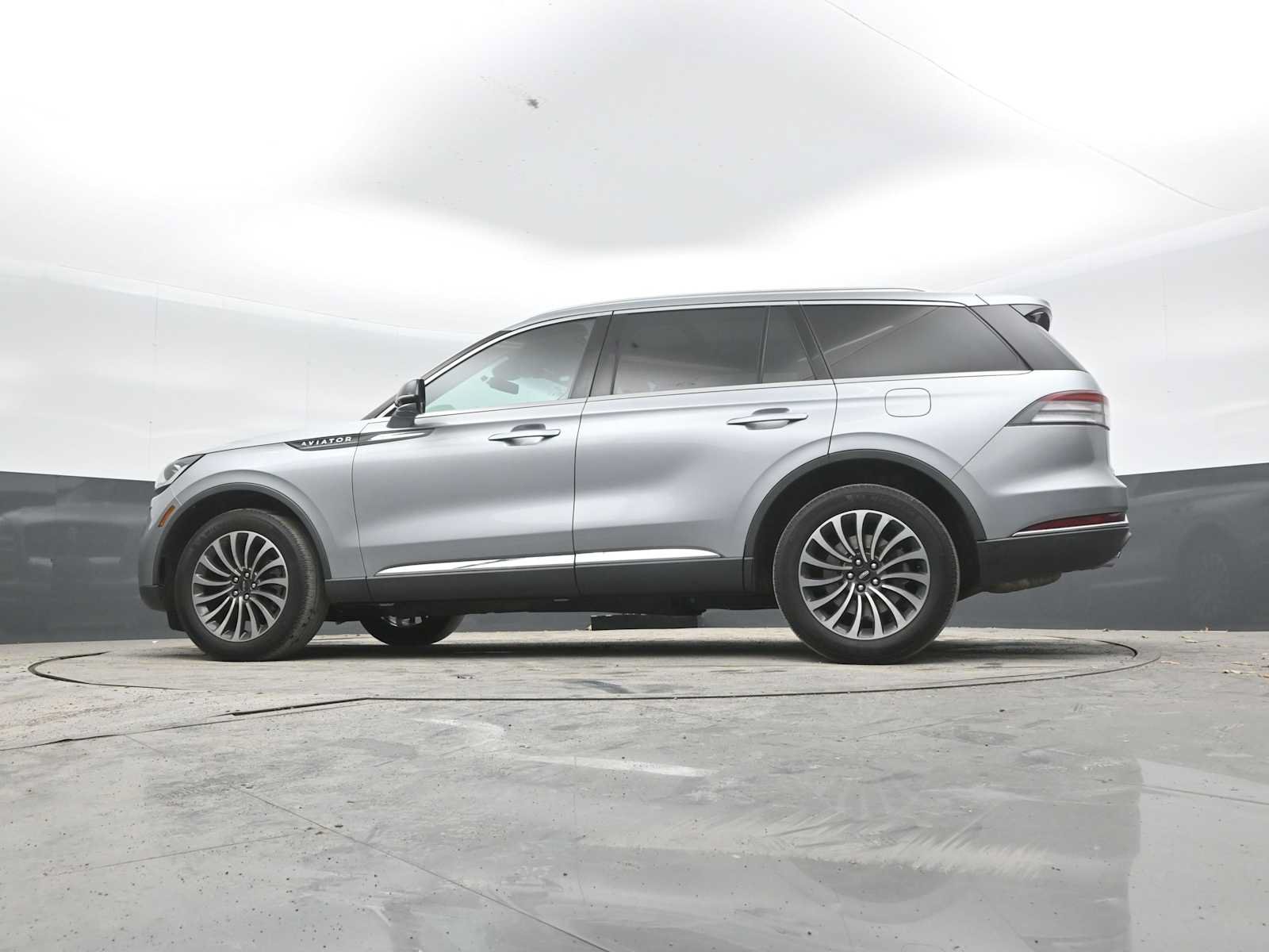 Used 2023 Lincoln Aviator AWD w/ Premium Package image 23