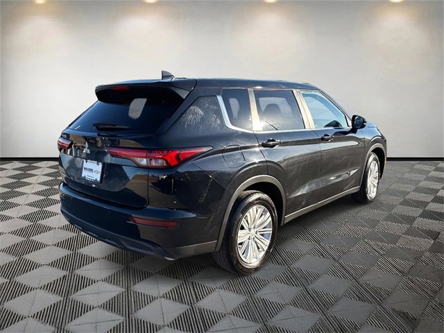 Used 2024 Mitsubishi Outlander ES image 5