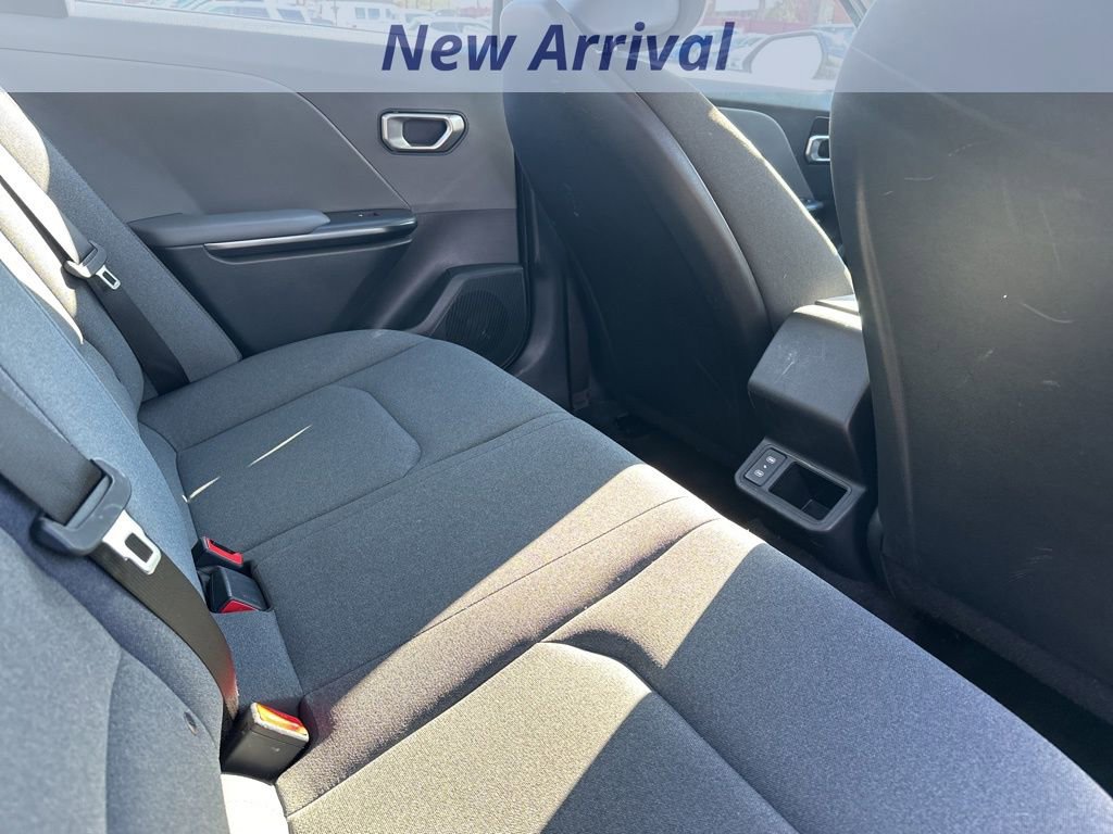 Used 2025 Kia K4 LXS image 8