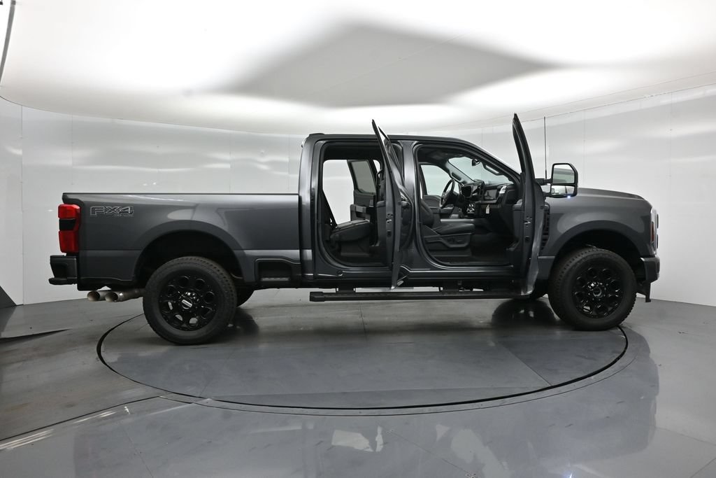 New 2026 Ford F250 Lariat w/ Black Appearance Package AWD/4WD image 4