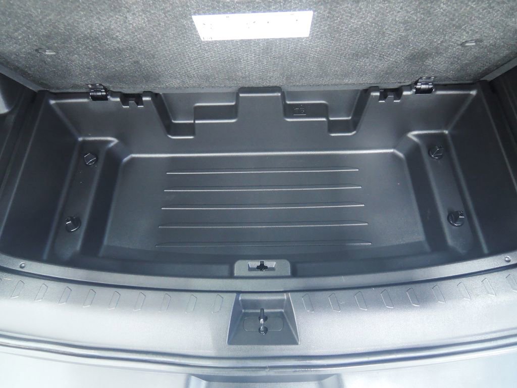 Used 2023 Chevrolet Traverse RS w/ LPO, Floor Liner Package AWD/4WD image 32