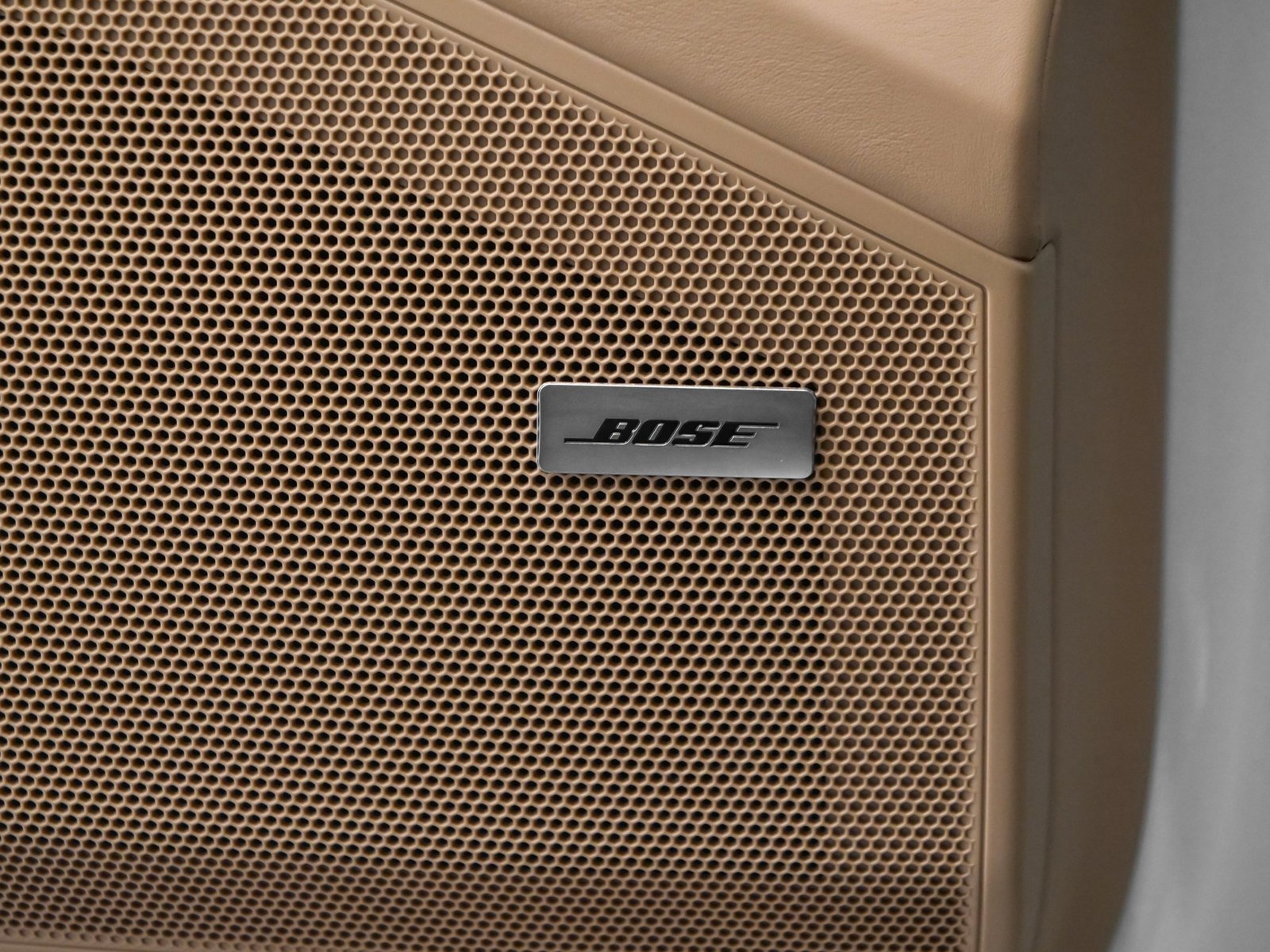 Used 2025 Porsche Cayenne image 38