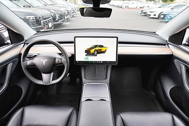 Used 2024 Tesla Model Y Long Range AWD/4WD image 22