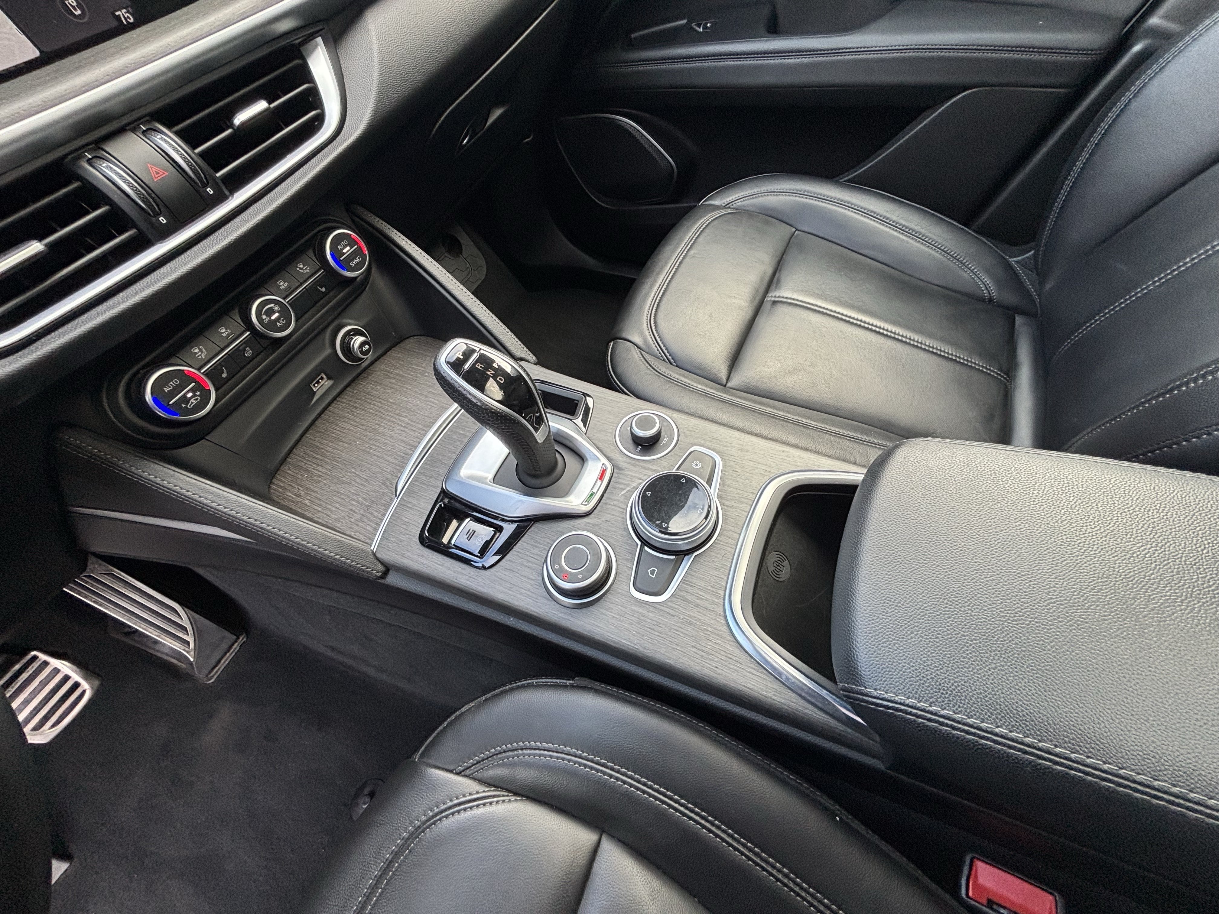 Certified 2023 Alfa Romeo Stelvio Ti AWD/4WD image 21