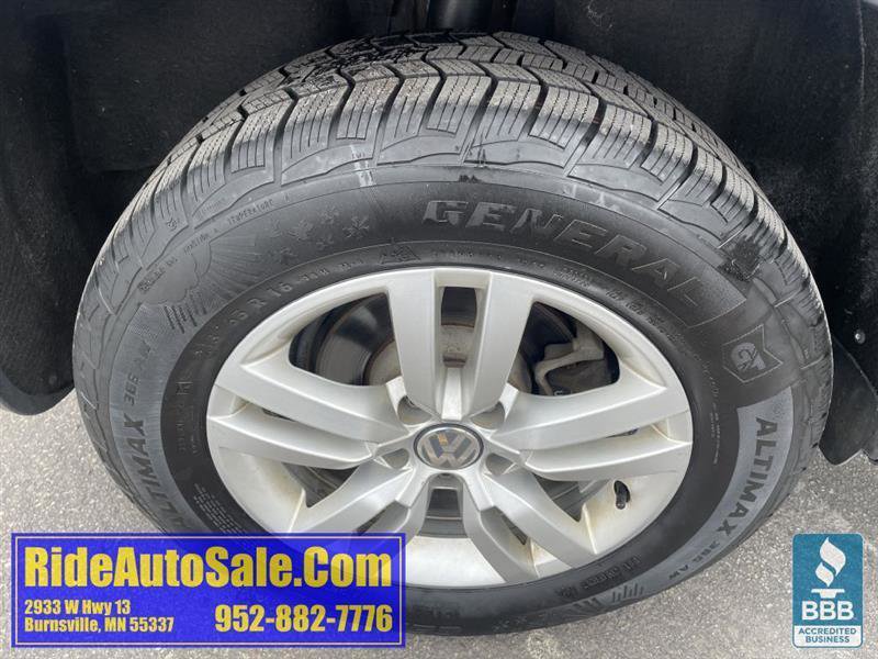 Used 2017 Volkswagen Tiguan S image 30