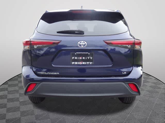 Certified 2025 Toyota Highlander LE FWD image 3