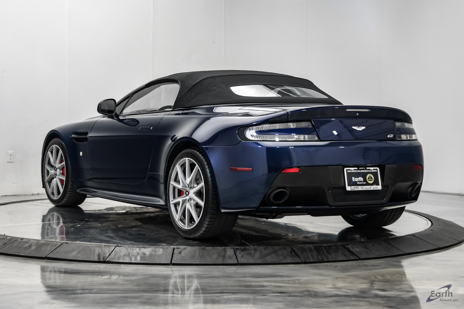 Used 2015 Aston Martin V8 Vantage GT RWD image 14