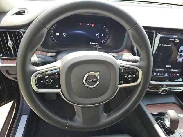 Used 2025 Volvo V60 B5 Cross Country Plus AWD/4WD image 8