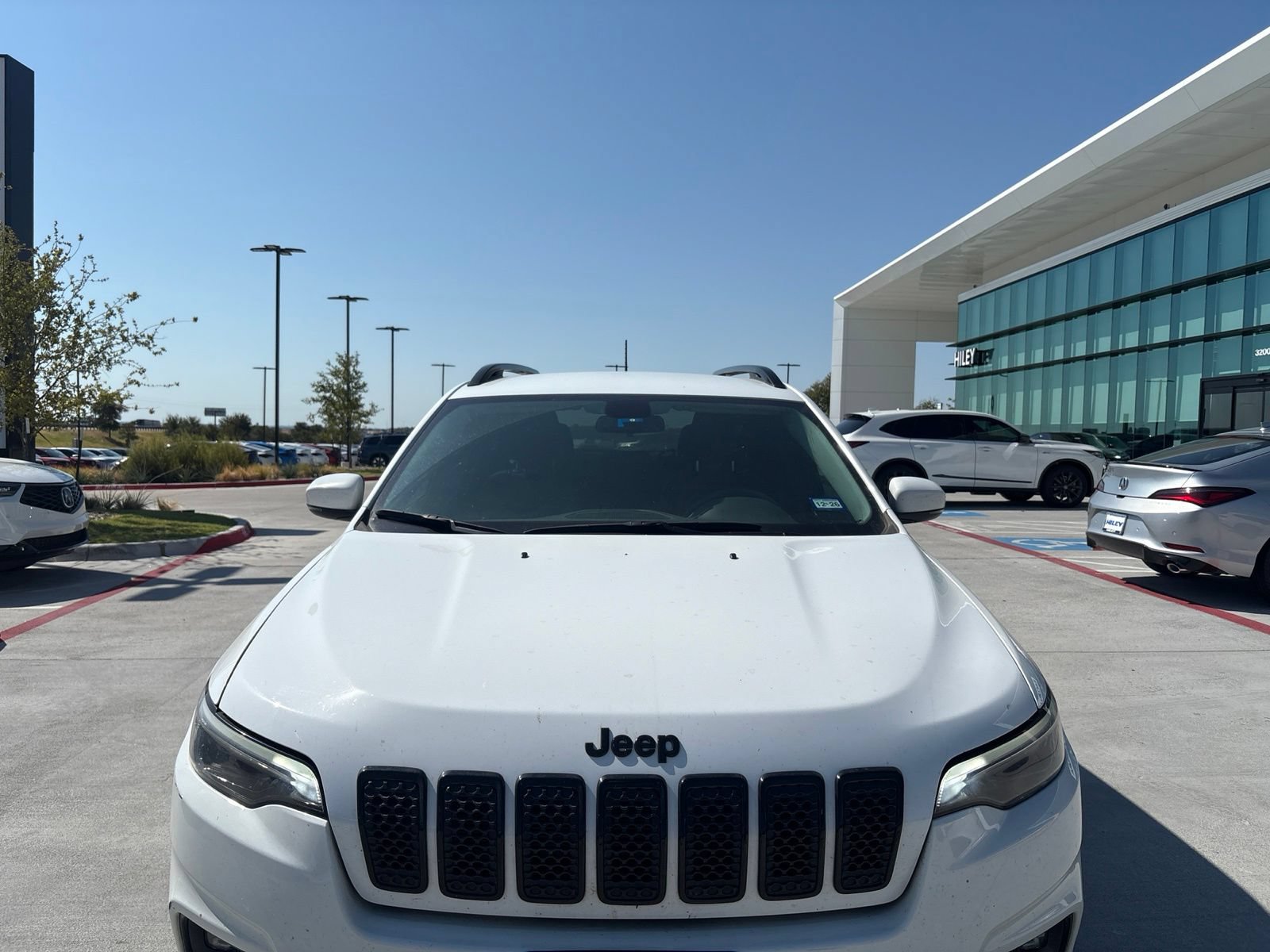 Used 2019 Jeep Cherokee Latitude Plus FWD image 2