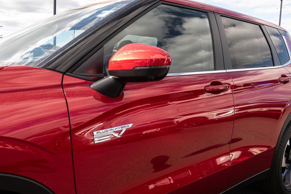 New 2025 Mitsubishi Outlander 4WD Plug-In Hybrid image 18