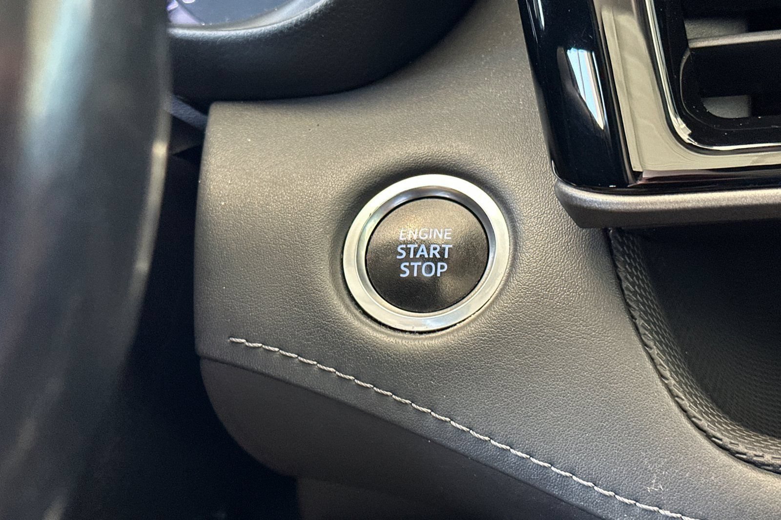 Used 2020 Toyota Highlander Limited FWD image 24