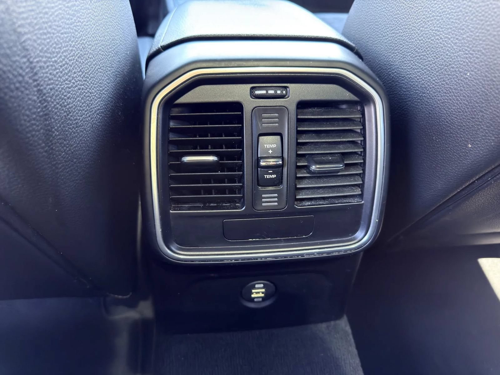 Used 2018 Porsche Macan Sport Edition AWD/4WD image 18