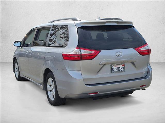 Used 2018 Toyota Sienna LE w/ Carpet Mat Package FWD image 7