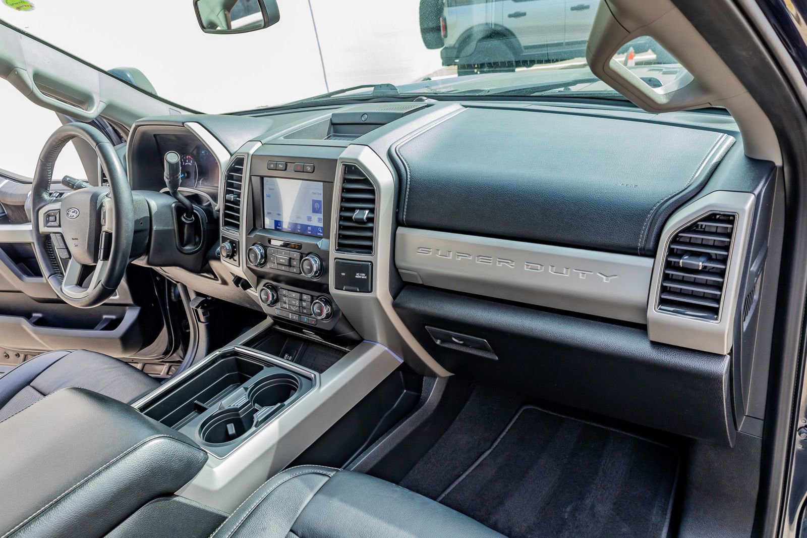 Used 2021 Ford F250 Lariat w/ Lariat Ultimate Package AWD/4WD image 17