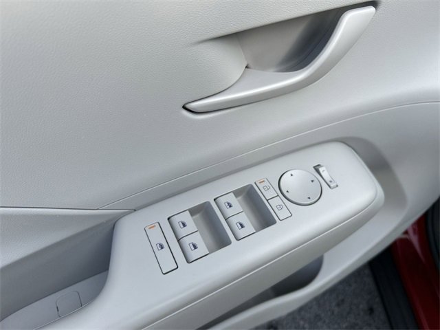 Used 2024 Hyundai Kona SE image 16