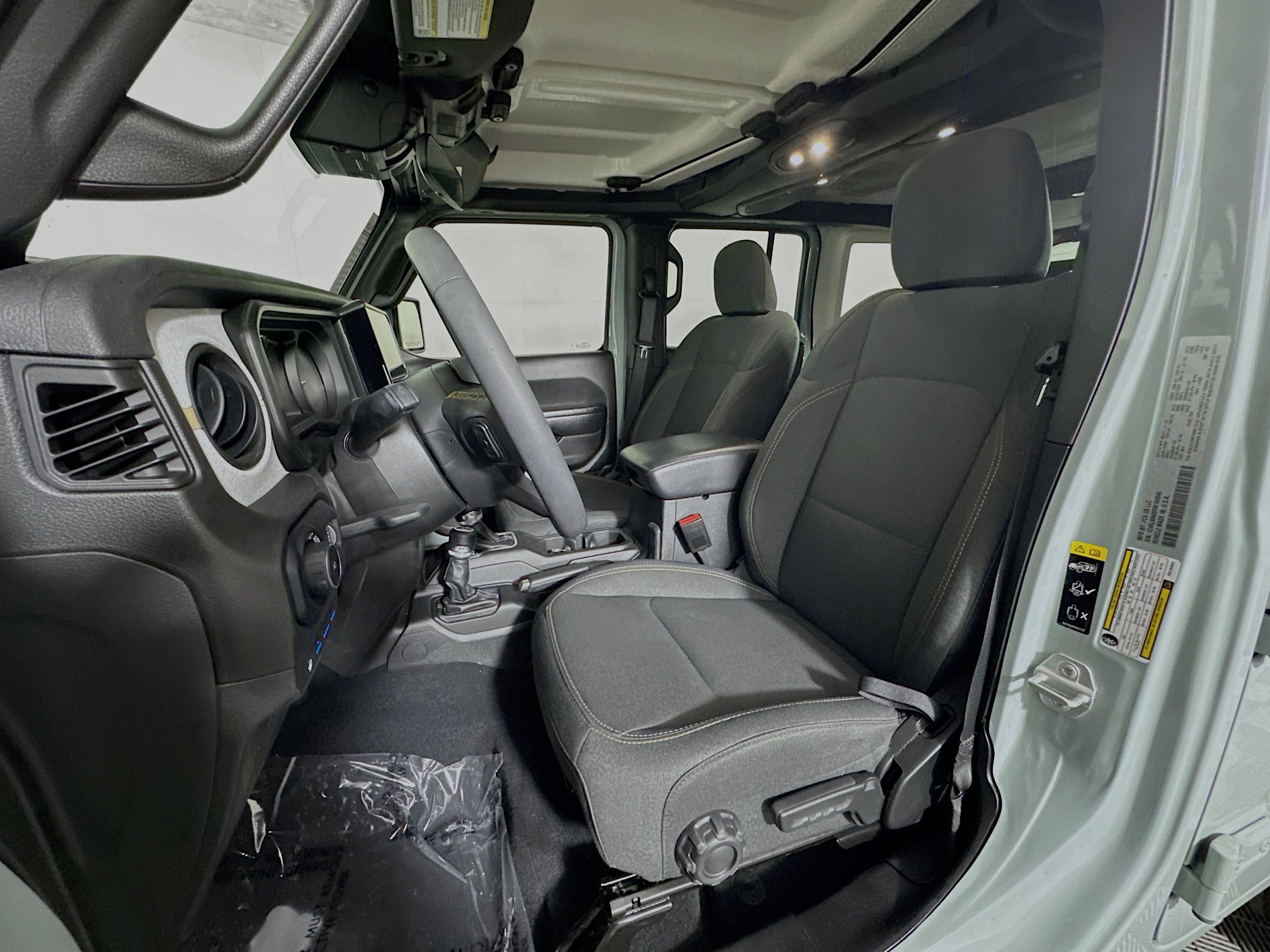 Used 2024 Jeep Wrangler Sport S image 12