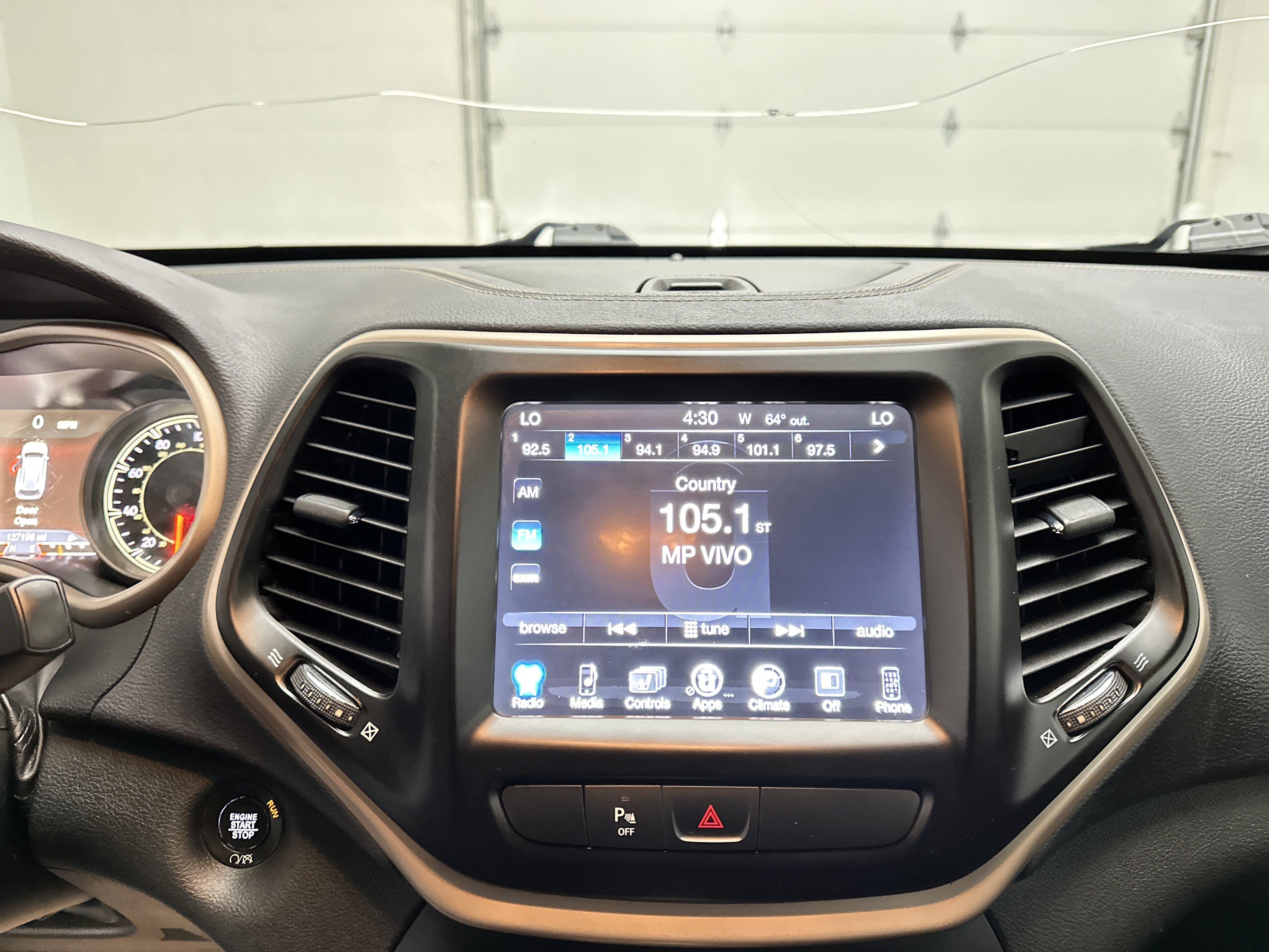 Used 2018 Jeep Cherokee Limited image 27
