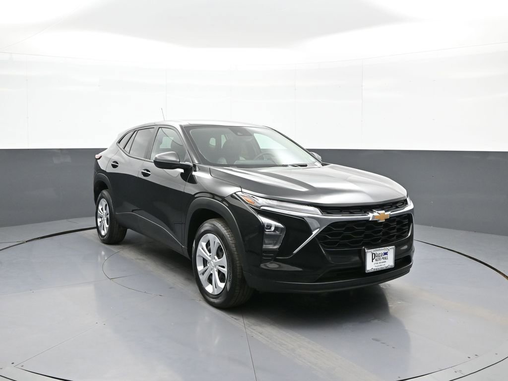 Used 2024 Chevrolet Trax LS w/ Driver Confidence Package image 1